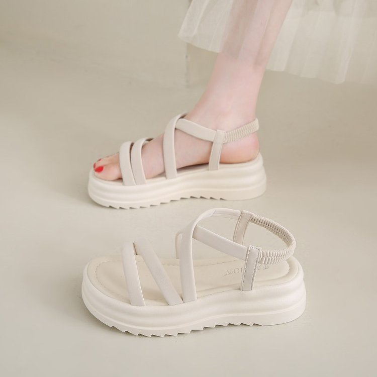Sandalias romanas de suela gruesa francesa para mujeres verano 2025 nueva diosa superfuego moda versátil zapatos de playa coreanos