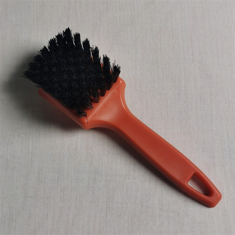 빨간 손잡이가있는 검은 머리