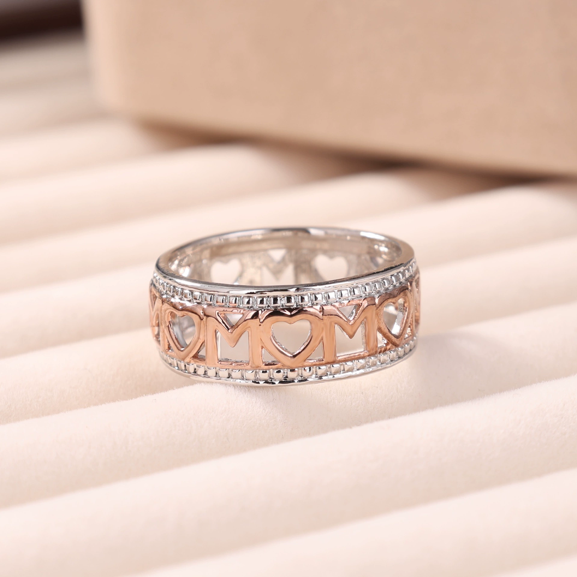 Европейский и американский трансграничный бестселлер, подарок на день женской одежды, кольцо для мамы с надписью MOM, медное, розовое, позолоченное, белое, золотое, двухцветное кольцо