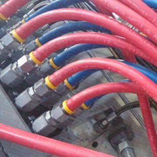 Two-layer fiber braided hose for push-lock welding robot