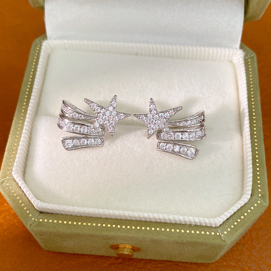 Estrellas de piedra de tres capas de orejas para mujeres sin agujeros de orejas temperamento personalizado aretes ligeros de lujo alta sensación de auriculares al por mayor