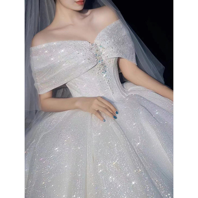 Off-hombro vestido de novia principal 2024 Nueva novia francesa pequeña corte retro Hepburn estilo cola grande hilo