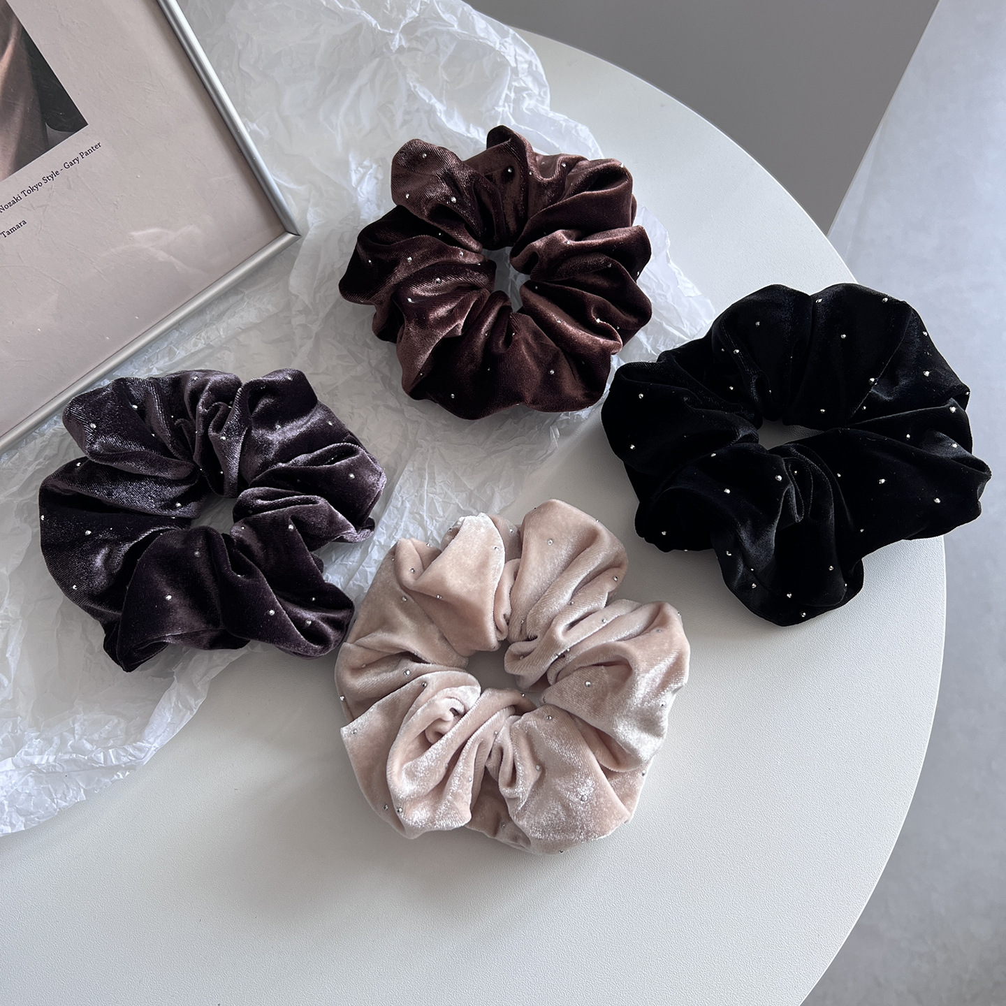 Samt-Haargummi mit Strasssteinen für Herbst und Winter, hochwertiges Haaraccessoire für Pferdeschwänze und Hochsteckfrisuren_voghion.com