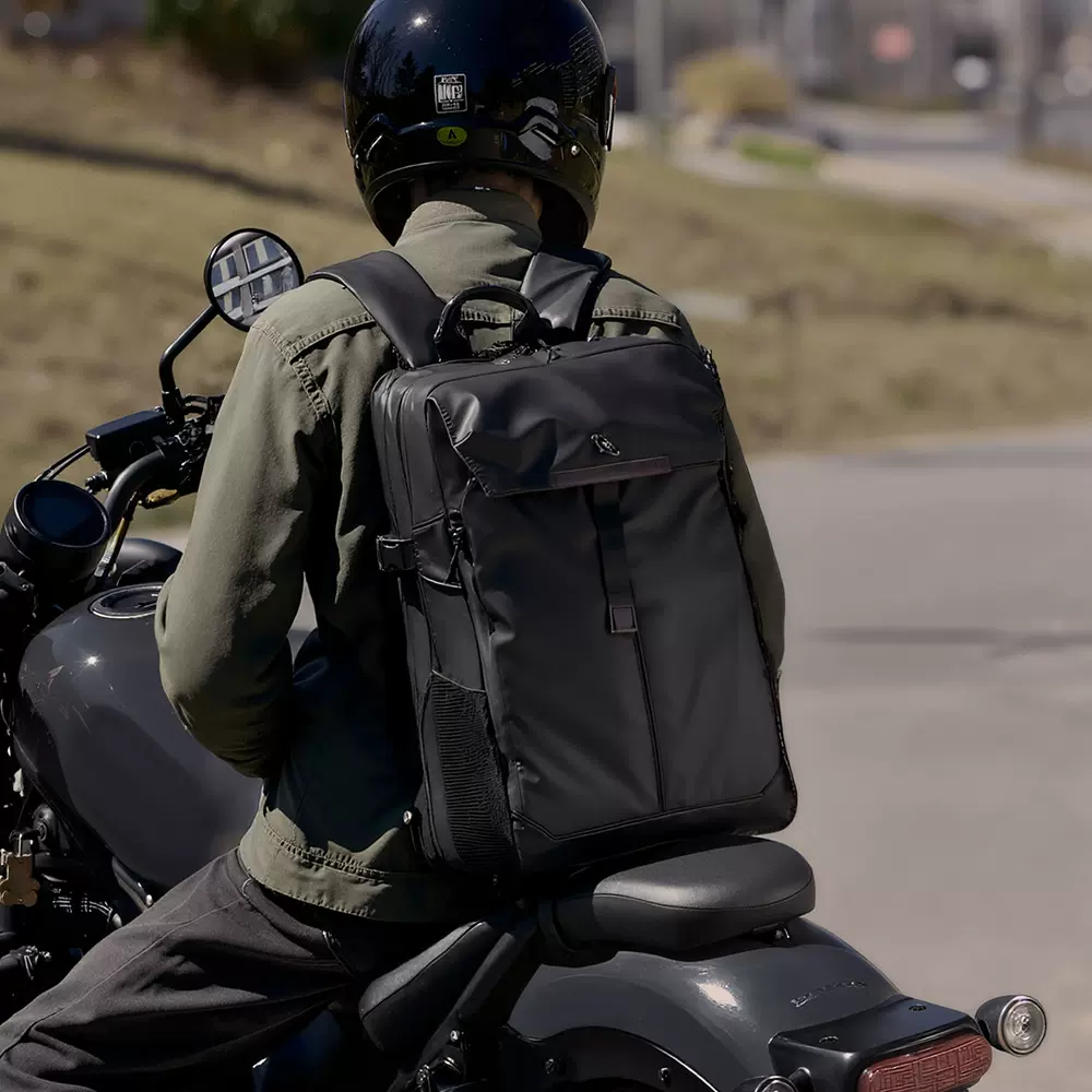 双肩包户外男士背包新款旅行多功能骑行背包大容量机能防水电脑包