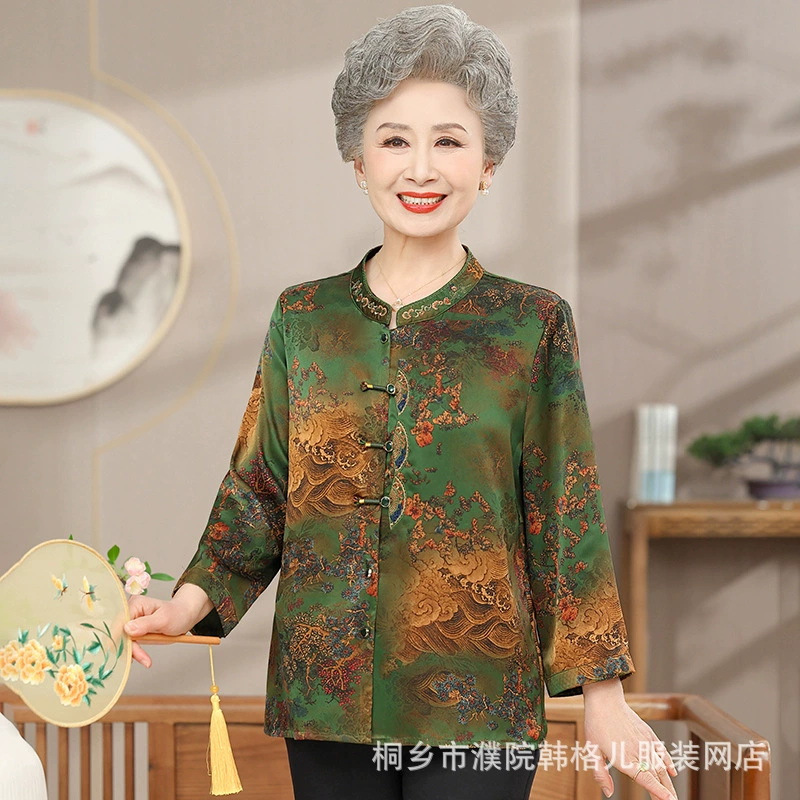 Люди среднего и пожилого возраста в костюме бабушки летние рубашки