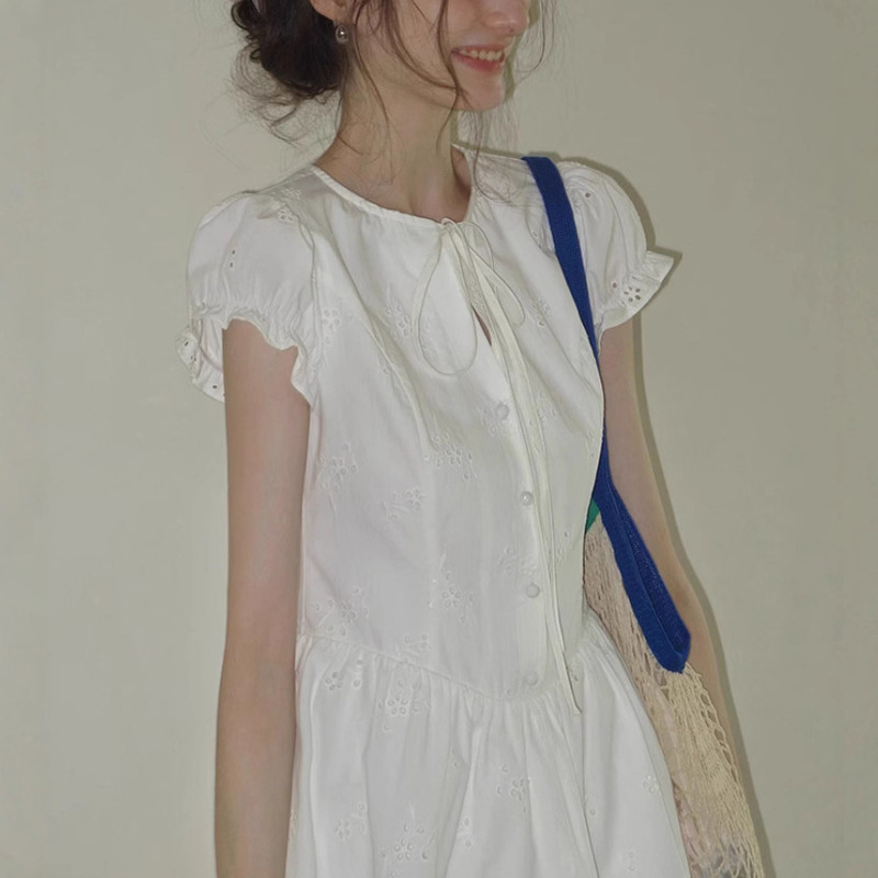 Eggka French-Style Embroidered Short-Sleeve White Dress with a Youthful Vibe, Slimming Waist, and A-Line Long Skirt Eggka French-Style Embroidered Short-Sleeve White Dress with a Youthful Vibe, Slimming Waist, and A-Line Long Skirt