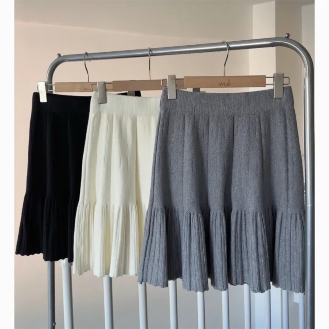 Miu Series Small Fishtail 2025 Autumn and Winter Soft Waxy Knitted Half-Length Pleated Skirt Versatile Slimming Look A-Line Skirt Short Skirt for Women