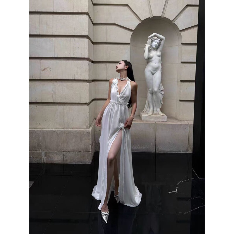 Three-Layer Floral Decoration, Wavy and Ethereal, Suitable for Beach Photoshoots, Halter Neck Beach Dress for Women Three-Layer Floral Decoration, Wavy and Ethereal, Suitable for Beach Photoshoots, Halter Neck Beach Dress for Women