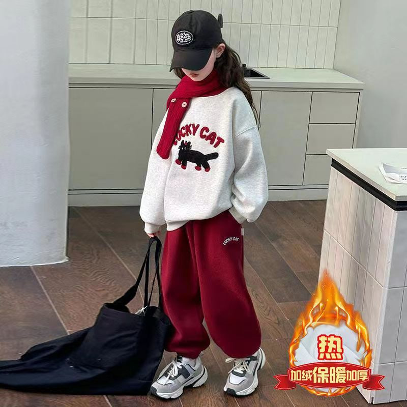 소녀의 가을과 겨울 세트 2024 새로운 어린이 기모 스포츠 소녀의 서양 스타일 두꺼운 두 조각 유행 세트
