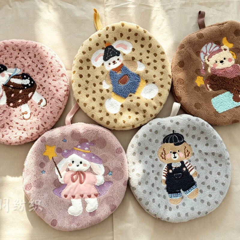 Round cartoon bear and rabbit hanging hand towel, highly absorbent, lint-free, household kitchen cloth, quick-drying hand towel Round cartoon bear and rabbit hanging hand towel, highly absorbent, lint-free, household kitchen cloth, quick-drying hand towel