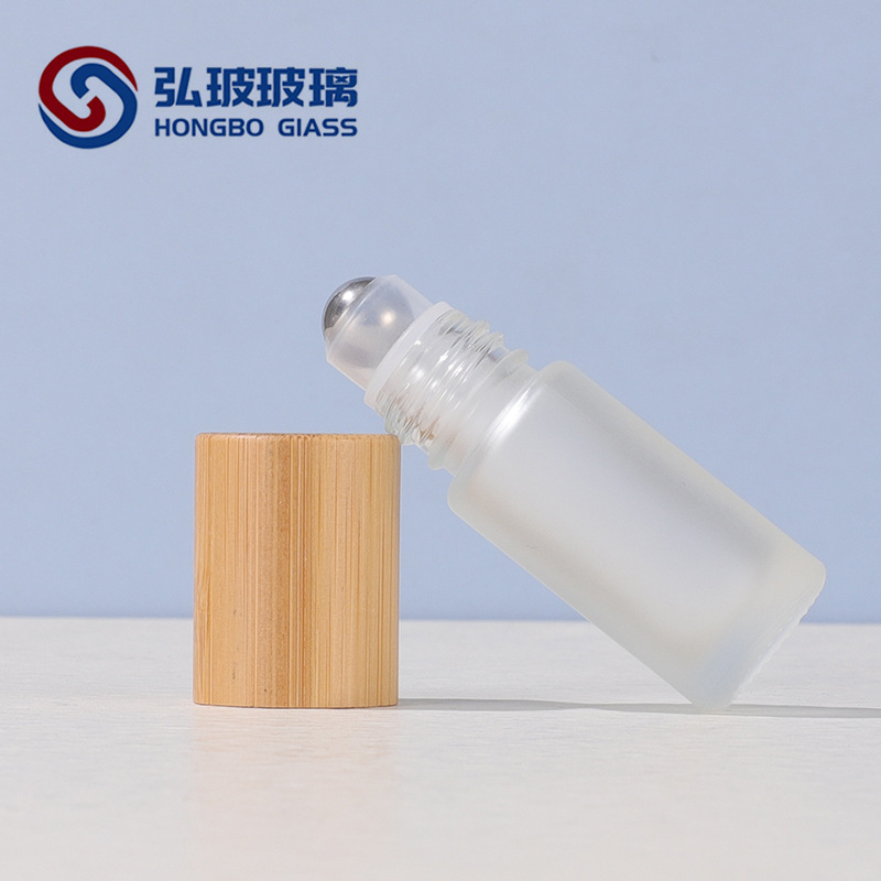 Cubierta de bambú botella de bola de rodillo 10ml botella de cuentas botella de perfume de vidrio sub-botella 5ml botella de aceite esencial letras láser en stock