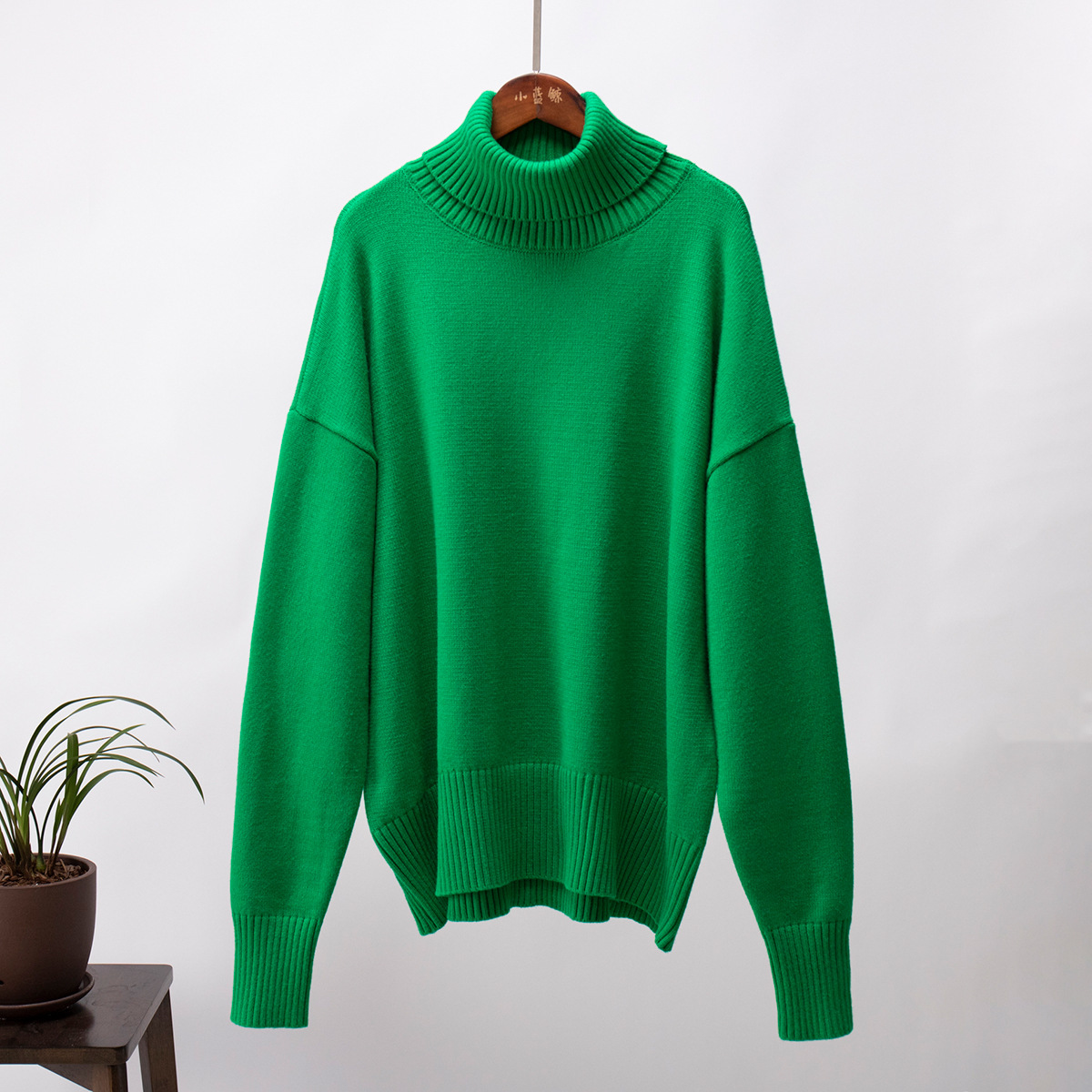 Suéter de cuello alto de Amazon transfronterizo para mujer 2025 Suéter suelto de otoño e invierno europeo y americano Suéter clásico de color sólido de todo fósforo