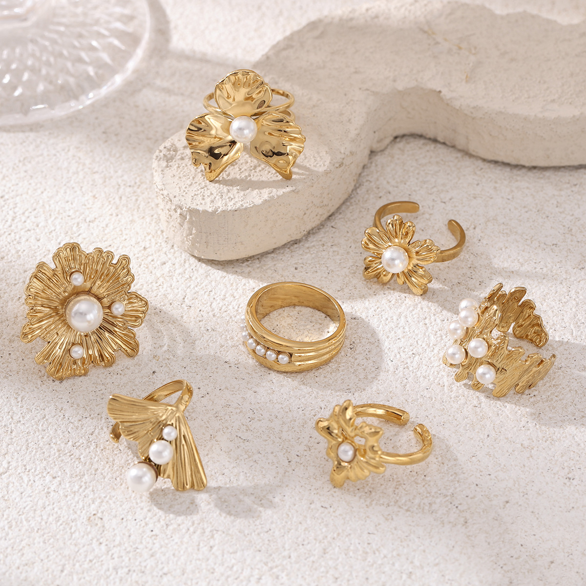 Anillo de acero inoxidable de lujo ligero de alta calidad, anillo de flores de perlas incrustadas para mujeres no se desvanecen en venta caliente