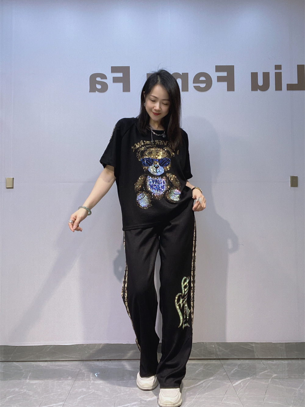 Europa y los Estados Unidos de la ropa de mujer cuello redondo de mangas largas de tamaño grande conjunto de moda de verano de moda casual de diamante de leopardo pantalones de mangas cortas de dos piezas
