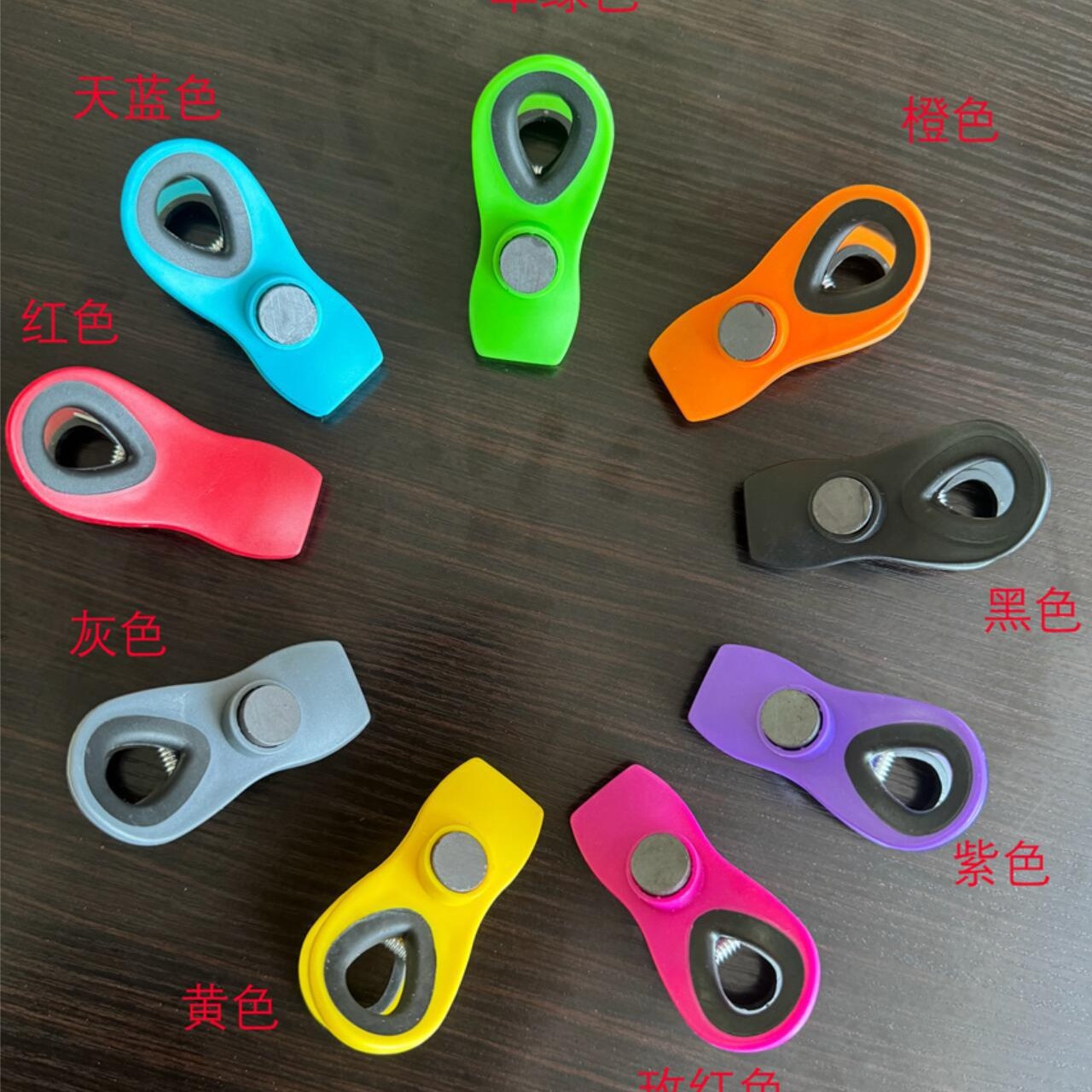 ¿Clip de plástico con imán? ¿Clip magnético de color clip de refrigerador se puede pedir clip magnético de color? Entrega rápida