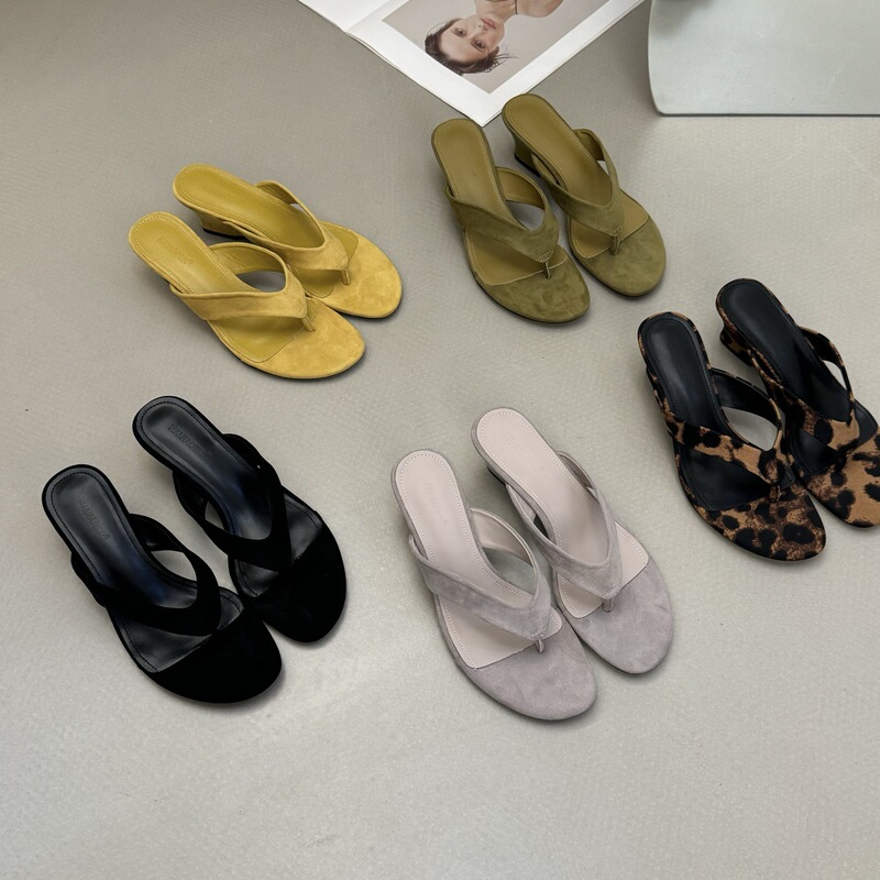 Wedge Heel Suede Flip-Flops for Women Summer 2026 New Style Beach Shoes High Heel Flip-Flops for Women Wedge Heel Suede Flip-Flops for Women Summer 2026 New Style Beach Shoes High Heel Flip-Flops for Women