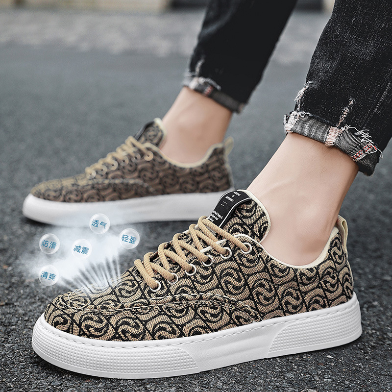 Zapatos de lona de corte bajo para hombre verano 2025 nuevo estilo nicho de corte bajo zapatos de tabla estampados zapatos de moda casuales deportivos de plataforma para hombre