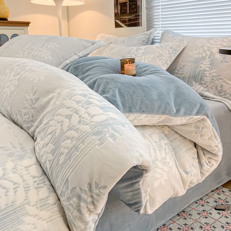 クラスAの牛乳の絨毯のベッドの上の4つのセットの冬の彫刻の絨毯のサンゴの絨毯とベルベットの保温の厚い布団のシーツの3つのセット