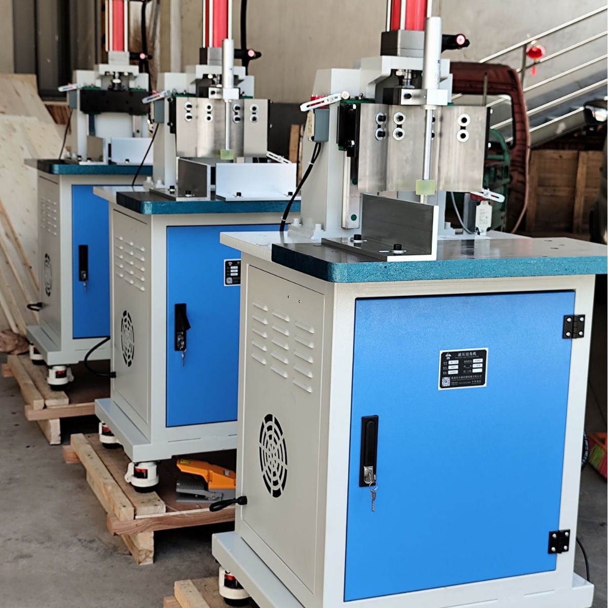 JM-100衣服衬板纸切角机 服装纸板模切机 T恤纸板切角机