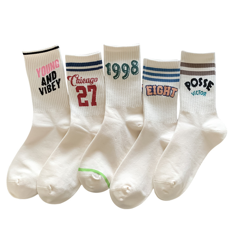 Calcetines sin hueso para mujeres de verano calcetines de moda coreana letras transpirables succión de sudor calcetines de estilo universitario al por mayor