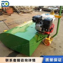 足球场梳草充砂机 自行式电动草坪梳理机 小型圆筒毛刷梳草机器