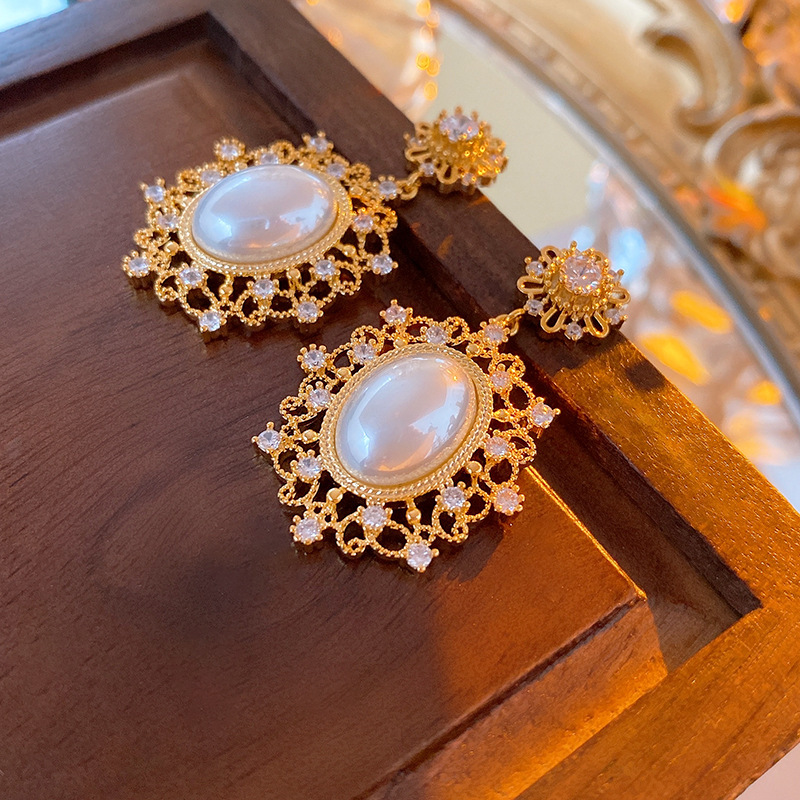 1 Pair Elegant Square Heart Shape Bow Knot Copper Plating Inlay Rhinestones Pearl Drop Earrings Ear Studs display picture 3