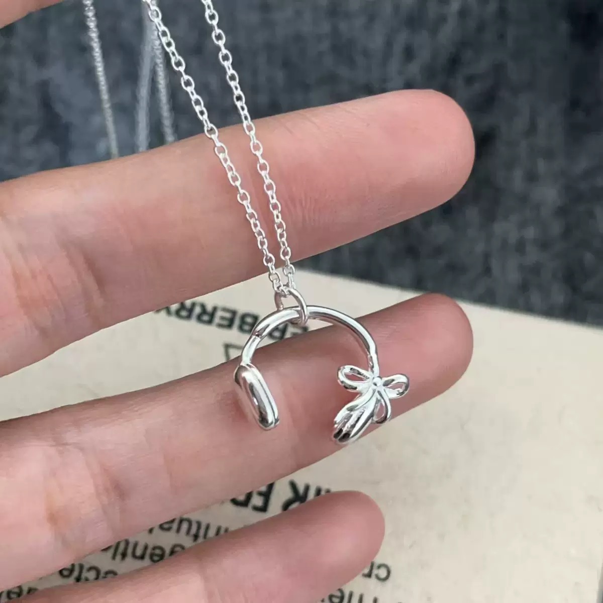 New Trendy Fashion Simple Silver Bow Headphone Necklace Niche Design High-End Clavicle Chain Jewelry for Women