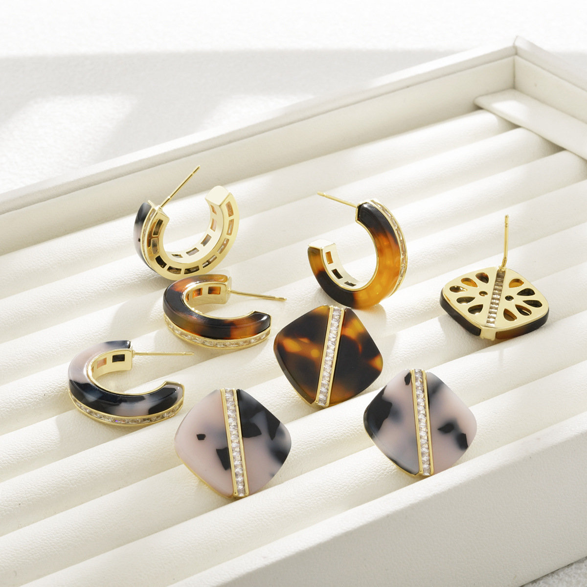 Small design copper acrylic fashionable sophisticated retro earrings