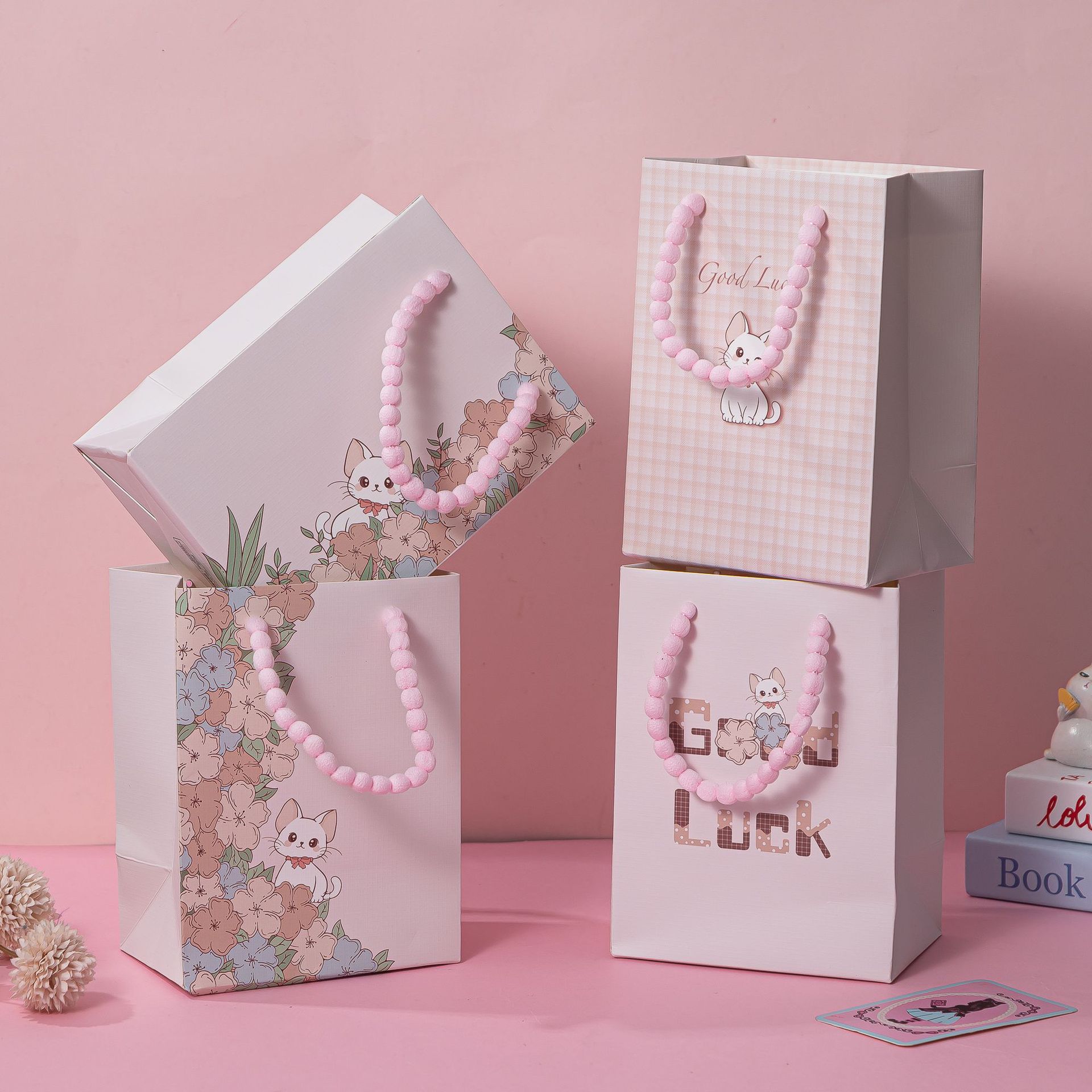 Nuevas bolsas de regalo exquisitas con diseño de animales de dibujos animados en relieve con cuerda de burbujas, directamente del fabricante, para el Día de la Mujer y San Valentín.