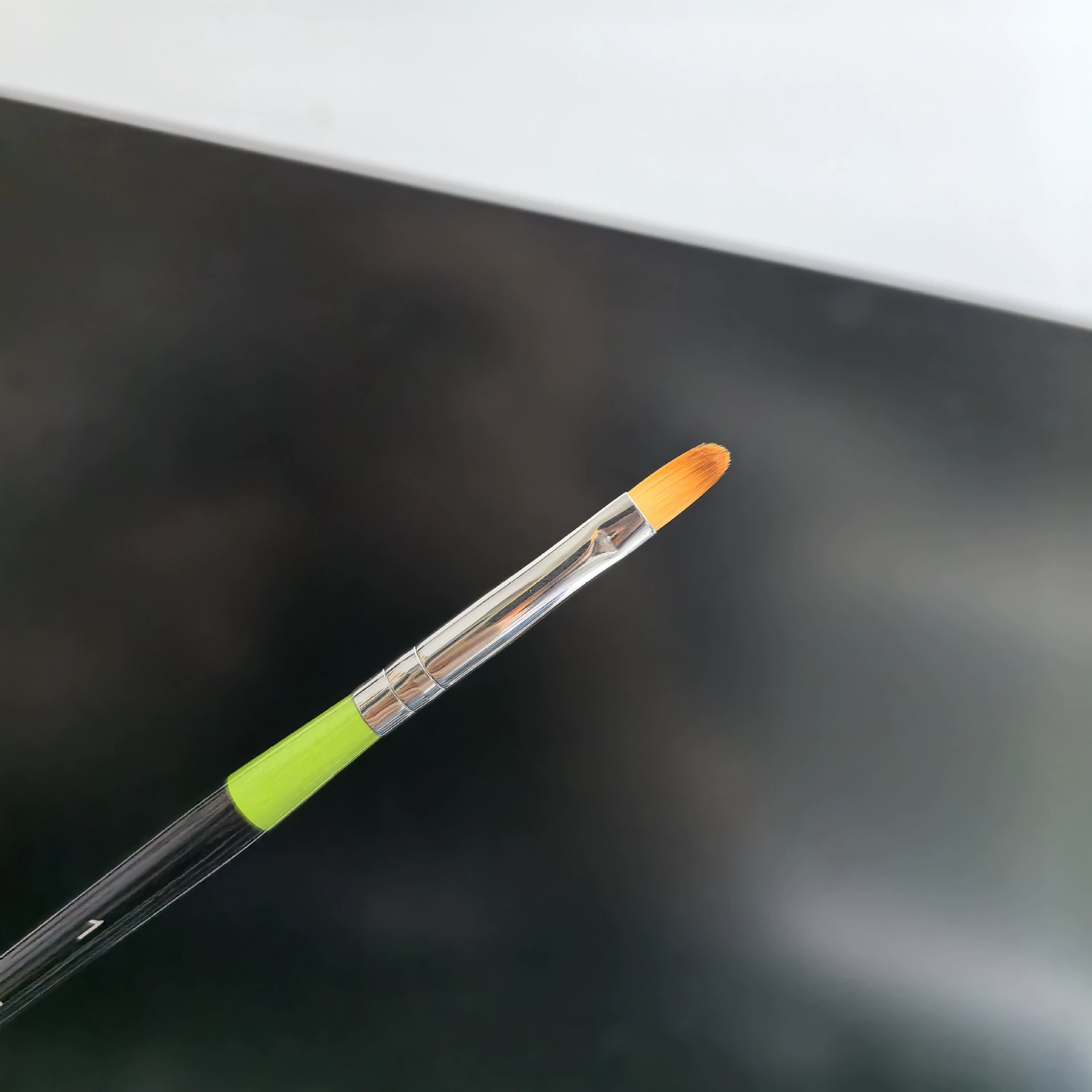 Кисть concealer, тональная основа, скрывает темные круги под глазами