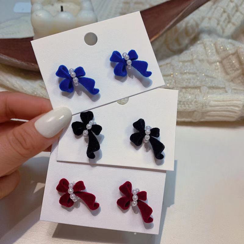 Elegant retro blue earrings with bow from pearl