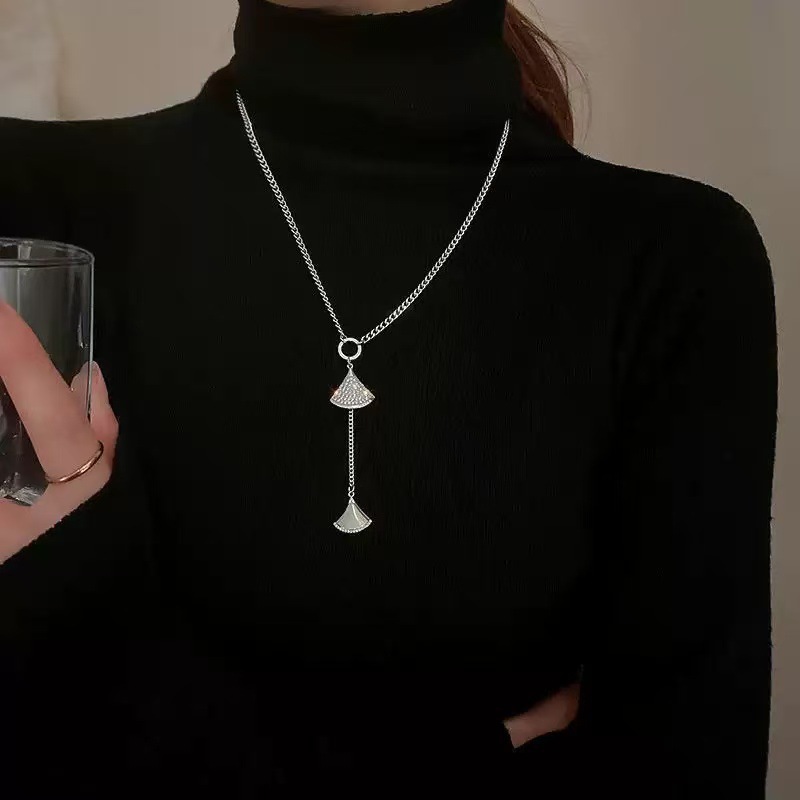 Collar minimalista metálico estilo nórdico