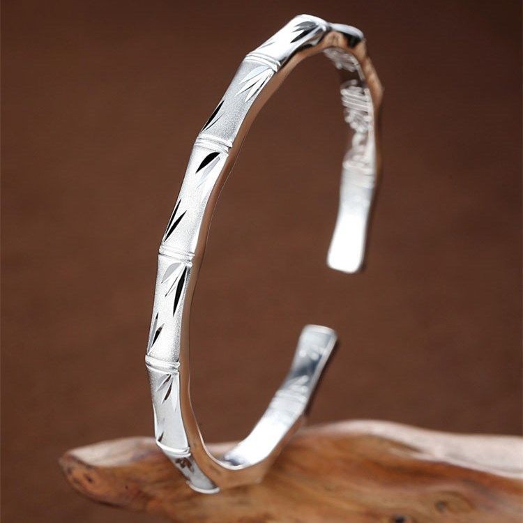 2023 Cruz-frontera de los hombres tejidos giro pulsera personalizada colección nueva europea y americana retro pulsera abierta al por mayor