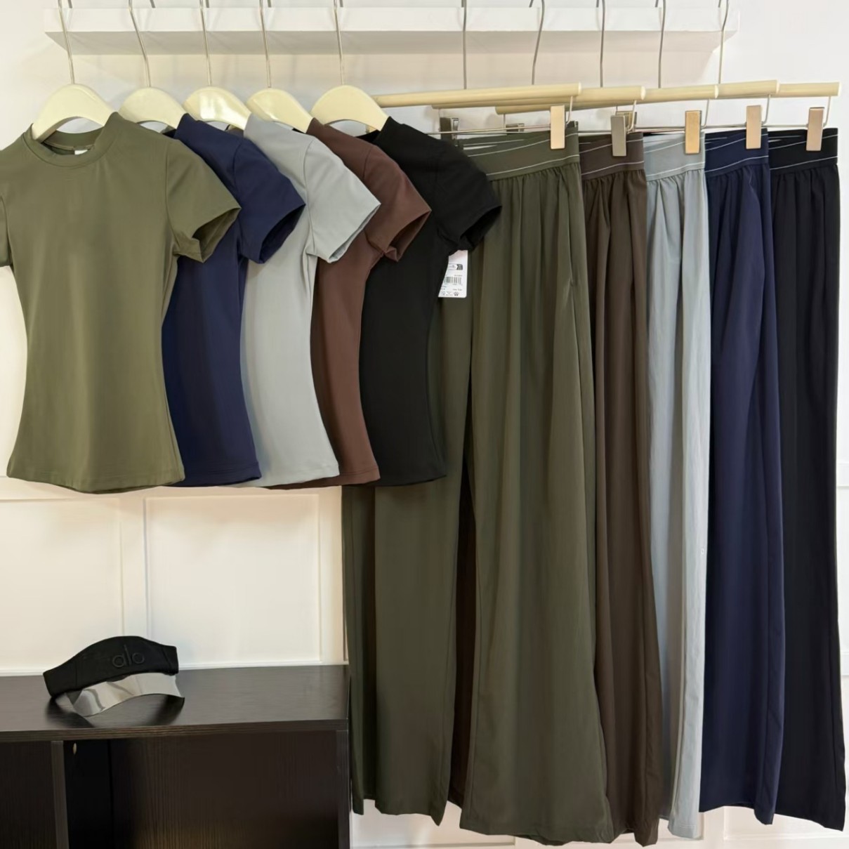 Nuevos pantalones de piernas anchas de cintura alta de primavera y verano transfronterizos europeos y estadounidenses + camisa deportiva de manga corta de yoga set de ocio