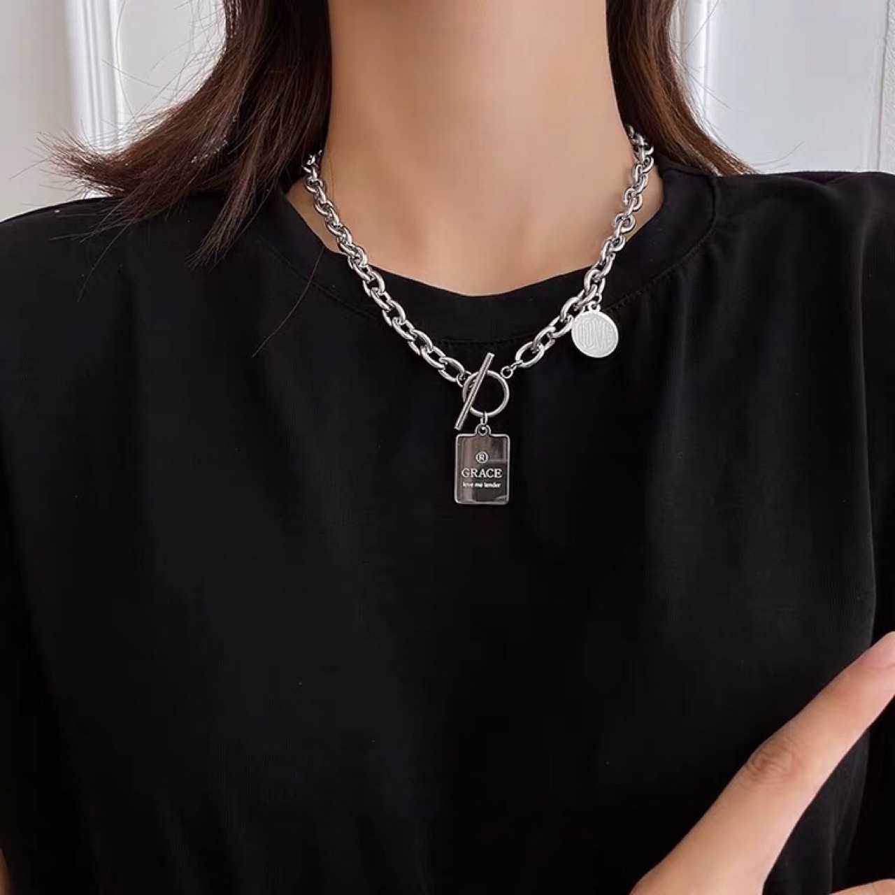 Collier En Acier Au Titane Avec Chaîne De Clavicule En Métal Avec Étiquette De Lettre De Style Coréen display picture 1