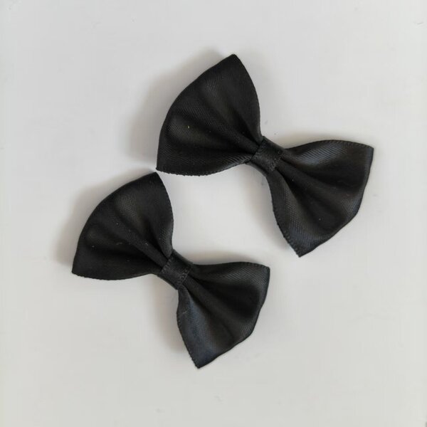 Solid color bow tie with bow