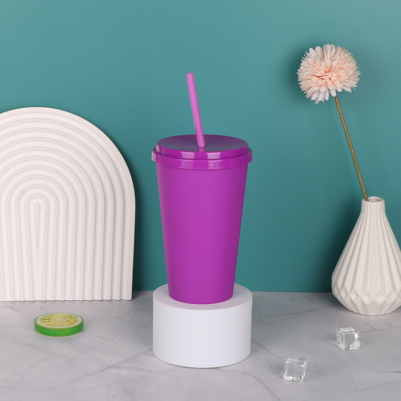 Caramelo transfronterizo red de color rojo ventas calientes sin borde taza de paja de plástico americano con tapa taza de paja taza de agua mayorista
