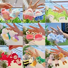 国境を越えた海洋動物アニメカニのぬいぐるみのぬいぐるみがキーホルダーを飾ってアクセサリーのかばんを飾って卸売りする