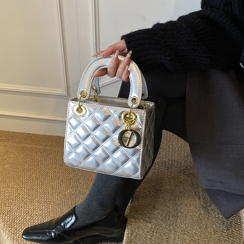 Trendy Fashionable Small Bag for Women 2025 New Versatile Fashion Niche Crossbody Bag Korean Version Quilted Handbag Princess Diana Bag