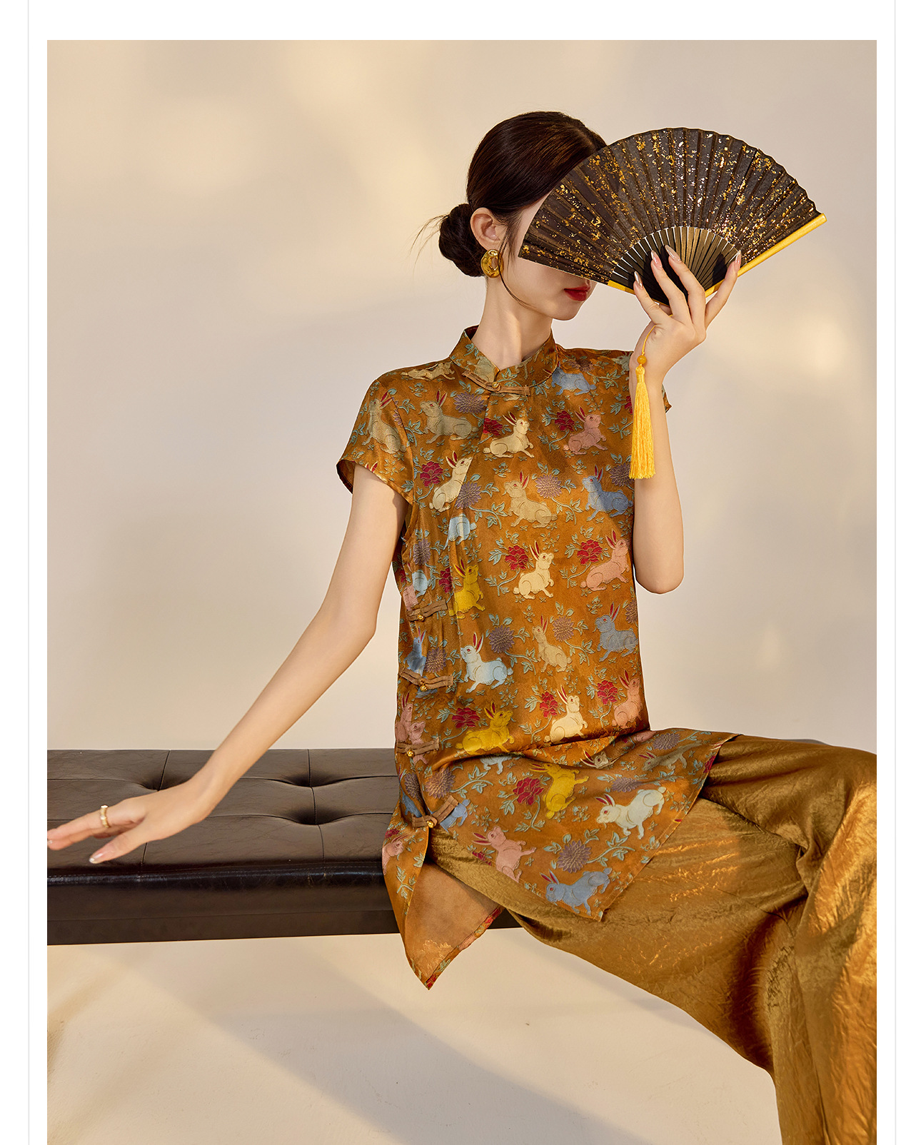 Đầm suông midi chữ A vải rayon thêu hoa cách tân cổ điển Trung Quốc — Màu đỏ san hô, Màu caramel chi tiết 17