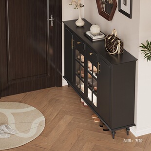 ��ʽ�͹����Ь�������T�ڙ��Ӄ�����P��һ�w������ɫ�ռ{����
