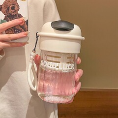 シンプルな新型コップのグラスは高温に耐えることができます。