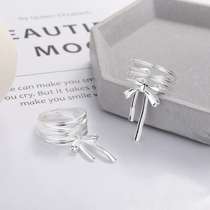 潮晟 Creative ring with bow, silver 925 sample, Korean style, on index finger