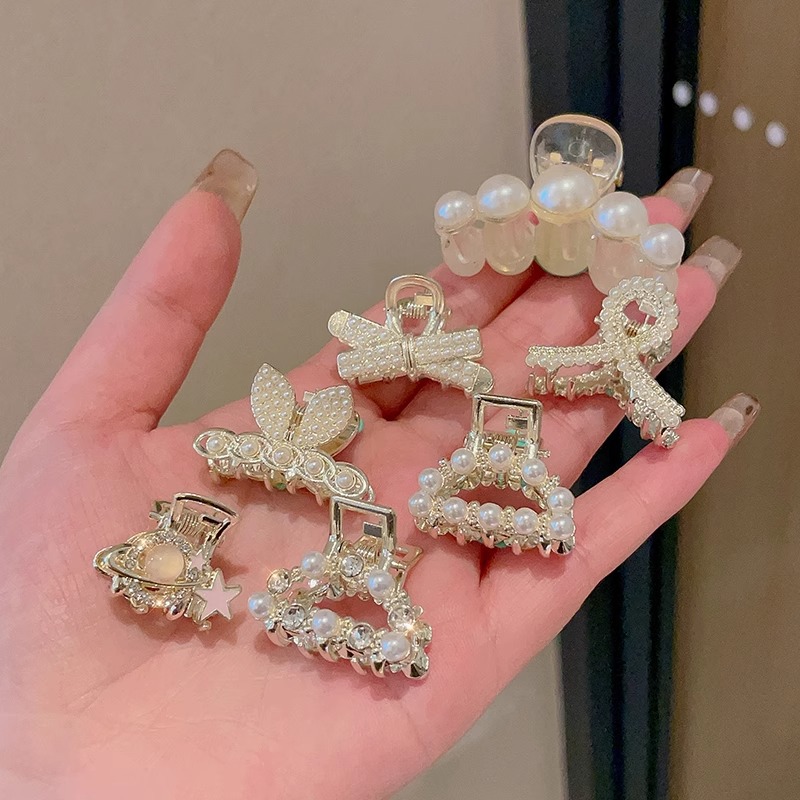 Nuevo medio lazo pelo pequeño clip simple tiburón clip accesorios para el cabello para las mujeres Pequeño clip de metal tamaño pequeño perla horquilla rota 2024