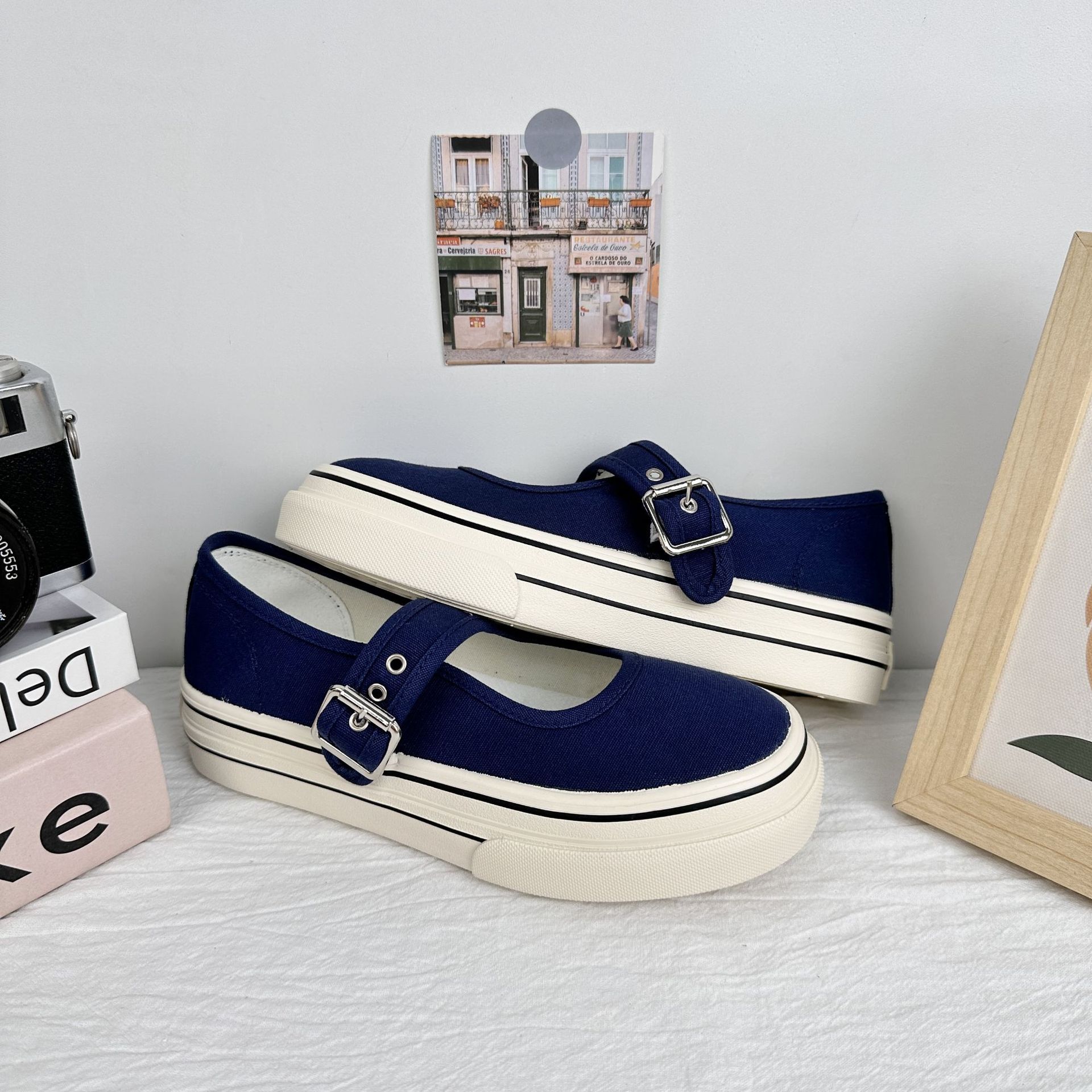 6661 zapatos gruesos de primavera y verano para mujeres 2025, nuevos zapatos de lona perezosos casuales de botón