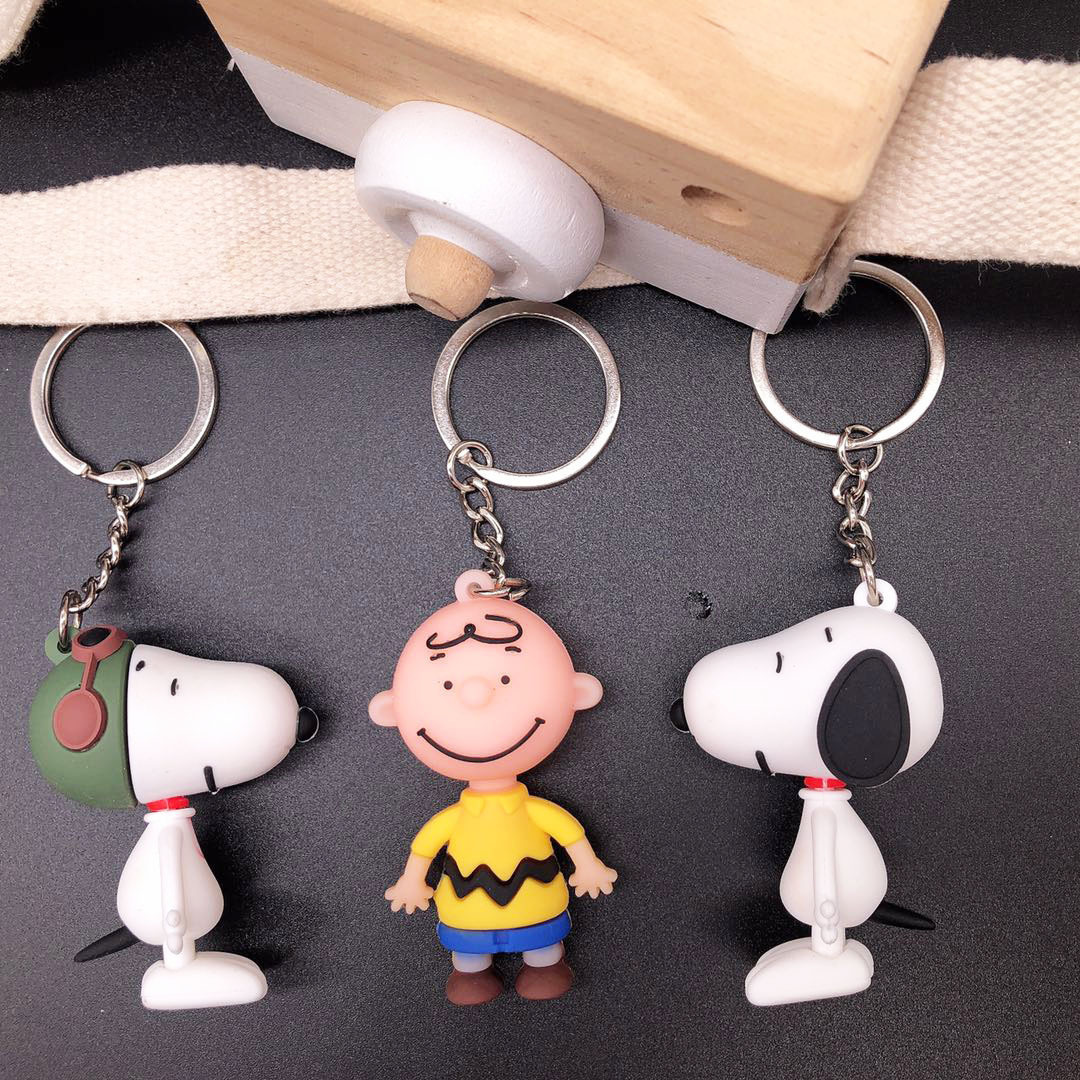 Caricatura encantadora Snoop Charlie llavero mochila infantil colgante muñeca evento de apertura regalos al por mayor