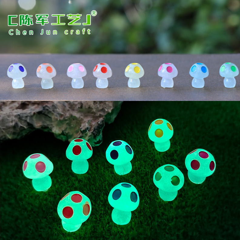 微景观夜光五点小蘑菇卡通挂件苔藓园艺创意装饰品配件小摆件批发