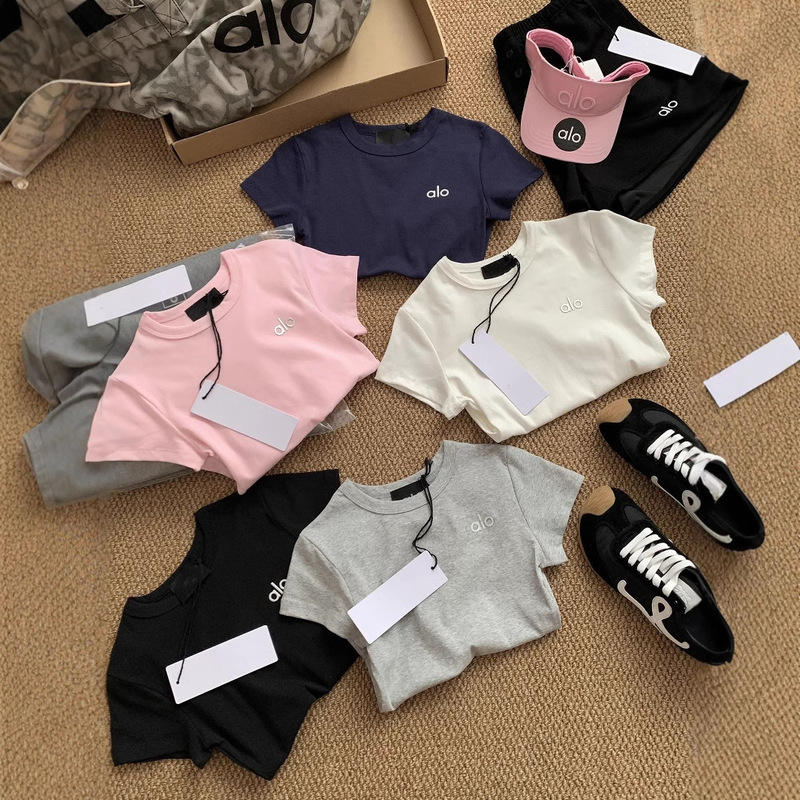 ALO純色の丸首のアルファベットのプリント半袖tシャツの女性はスリムで痩せたデザイン感があります。|undefined