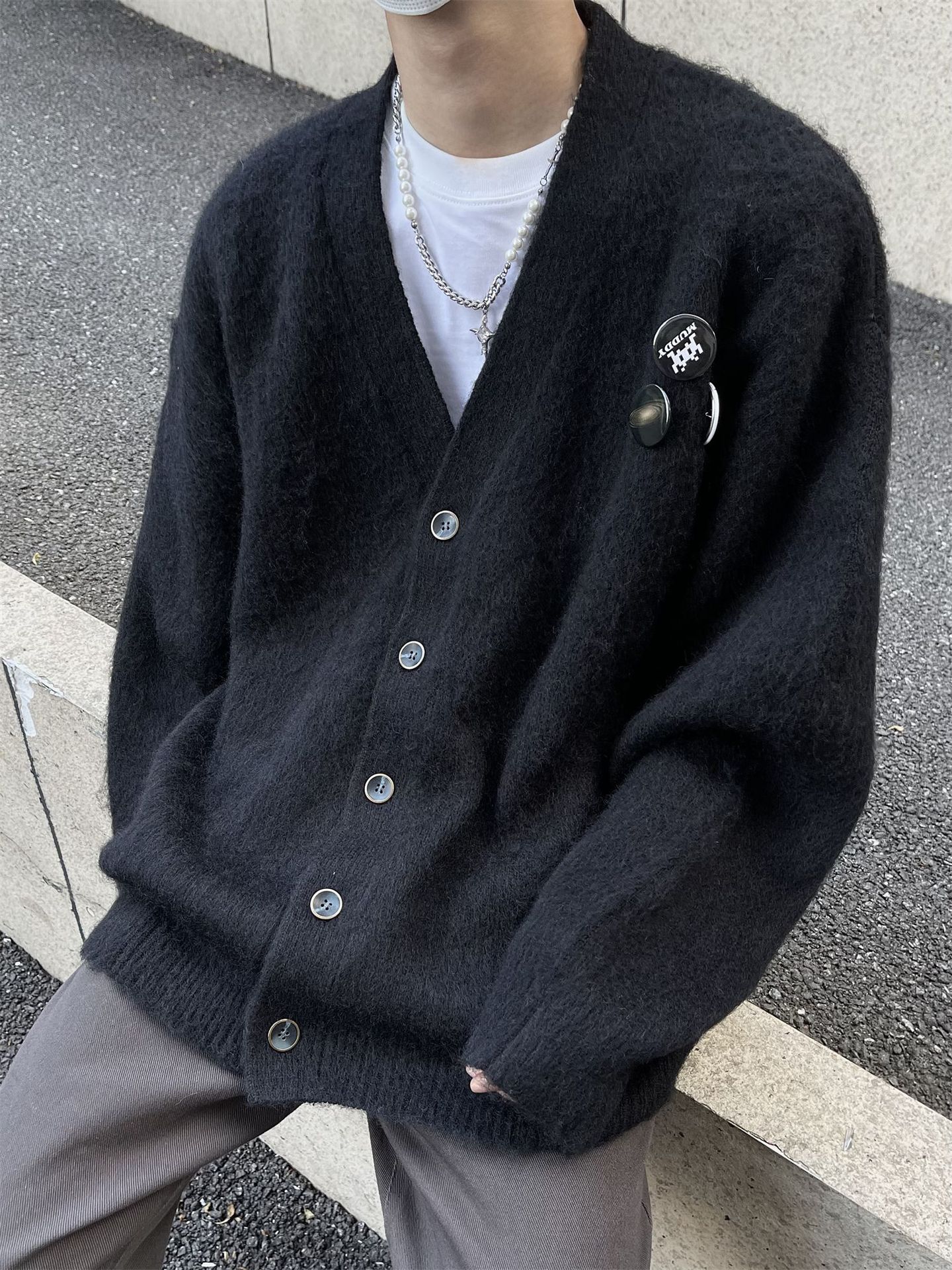 アメリカのレトロな秋の怠惰なカーディガンのセーターのブローチのセーターの男性の高い街のカジュアルなゆったりしたコート