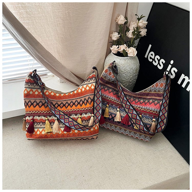 Large-capacity tote bag 2025 Summer new style trendy, simple and casual women's single-shoulder bag, artistic Chinese-style tassel bag undefined